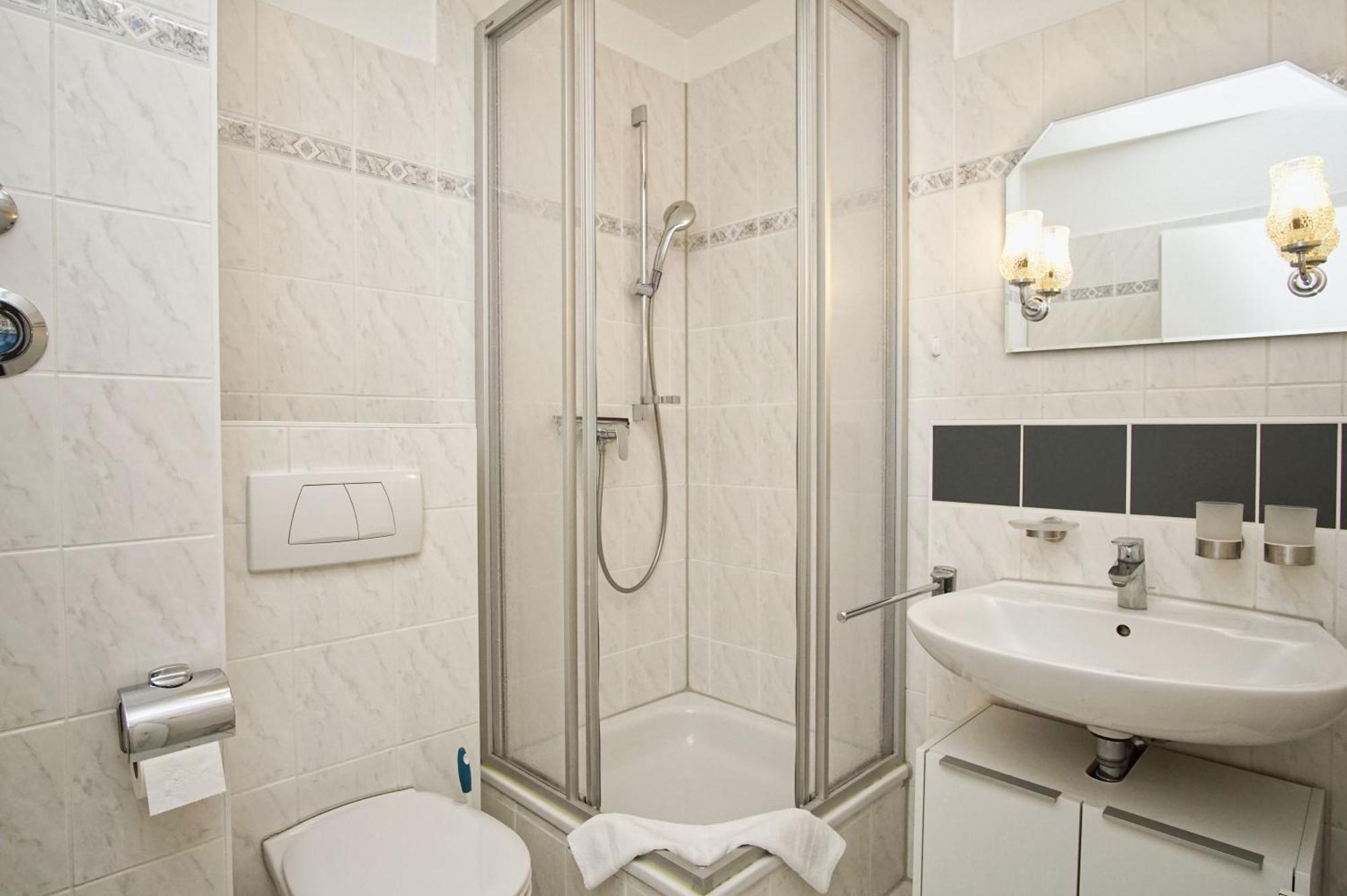 Zentrale Fewo Mit Balkon, Gratis Nutzung Vom Ahoi Erlebnisbad Und Sauna In Sellin - Villa Buskam Fewo 27 Goehren  Extérieur photo